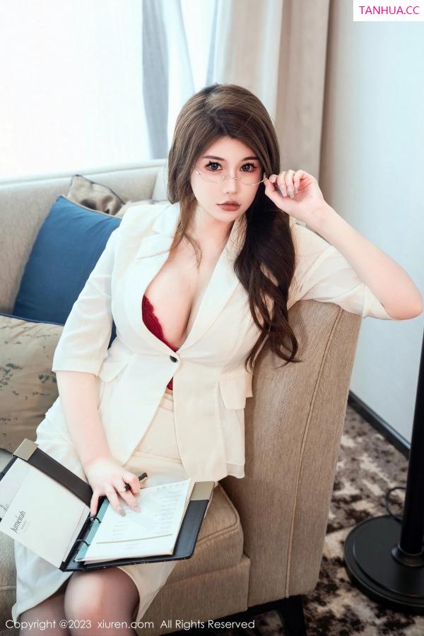 甜妮  [XiuRen]高清写真图 2023.11.23 No.7706 甜妮 丰腴美臀第15张图片